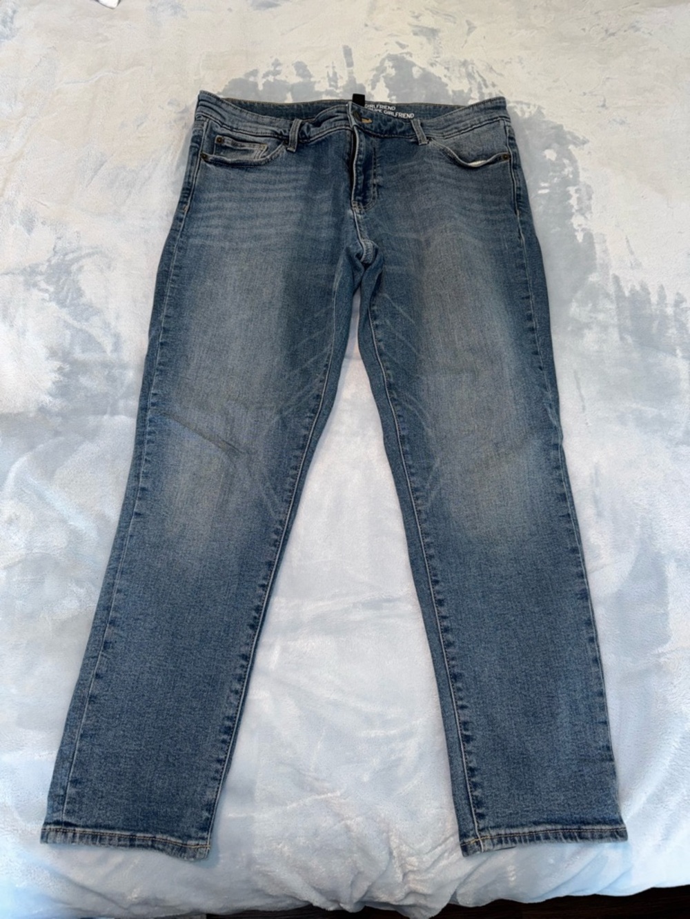 GAP Straight Leg Jeans in Faded Blue Wash